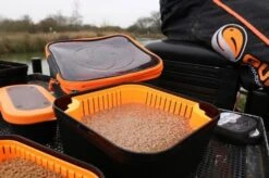 Bait Strainer 3,3 Pint - Guru 9 Bait Strainer 3,3 Pint - Guru -Hoogwaardige Visuitrusting 1266183926